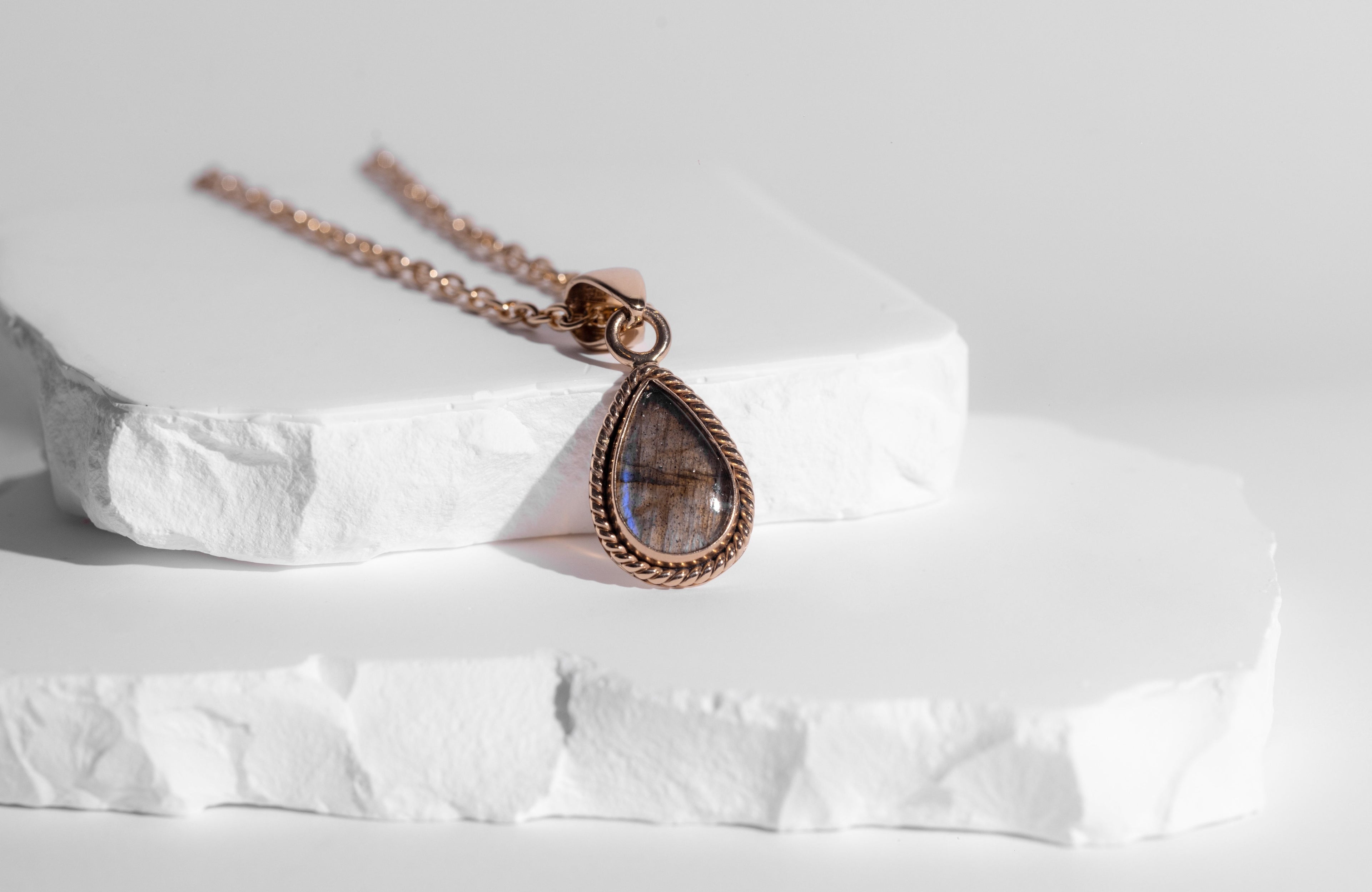 Alchemia - Labradoritte  Robe Pendant